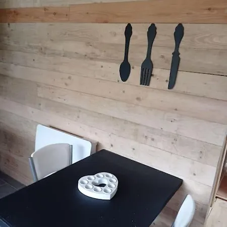 Semesterbostad Le P'tit Nid : Mini Loft Pour 2 A 4 Personnes *